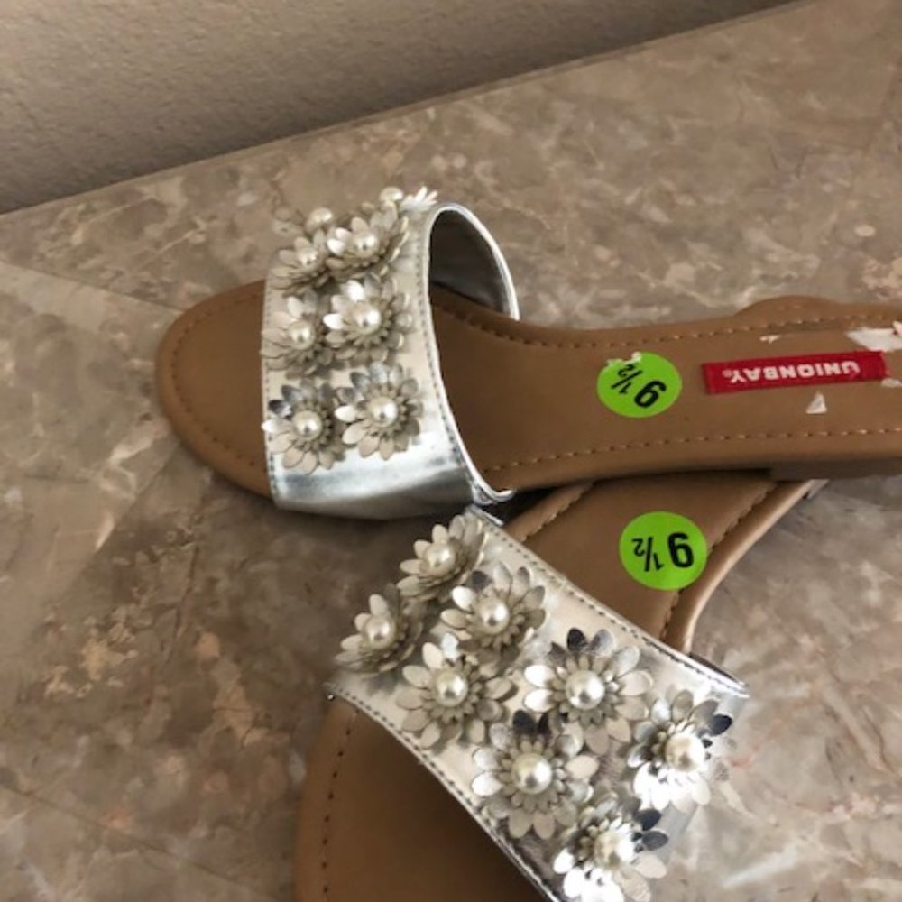 SILVER FLOWER WITH FAUX PEARLS SLIP ON SANDALS - Picture 2 of 4